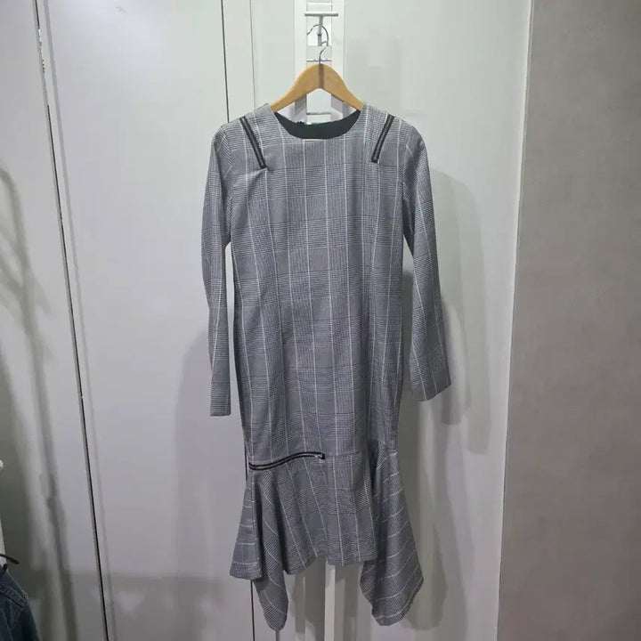 [BUNJANG] Checkered Long Dress with Zipper Detail / 체크 롱 원피스 지퍼 디테일