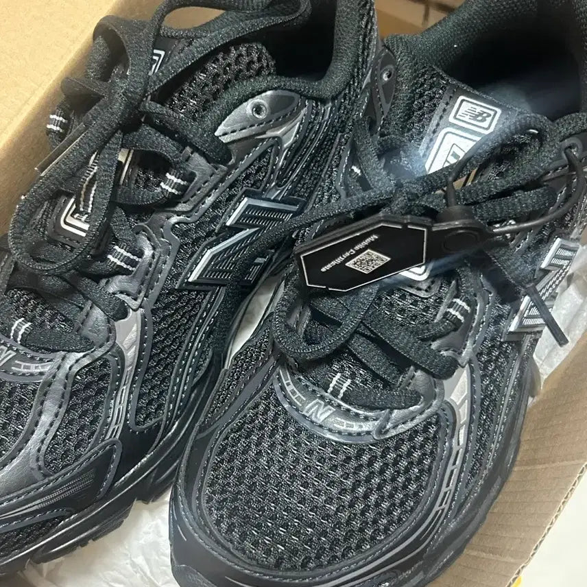 [BUNJANG] New Balance 740 Black Sneakers (225) / 새상품 뉴발란스740 225 새상품 뉴발 운동화