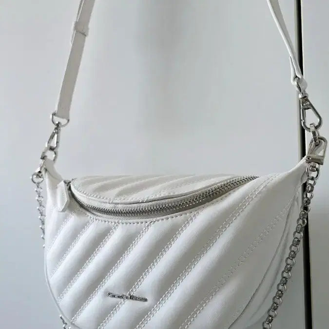 [BUNJANG] Samantha Thavasa White Quilted Chain Hip Bag / 사만사타바사 가죽. 화이트 퀼팅 체인 힙색//가방
