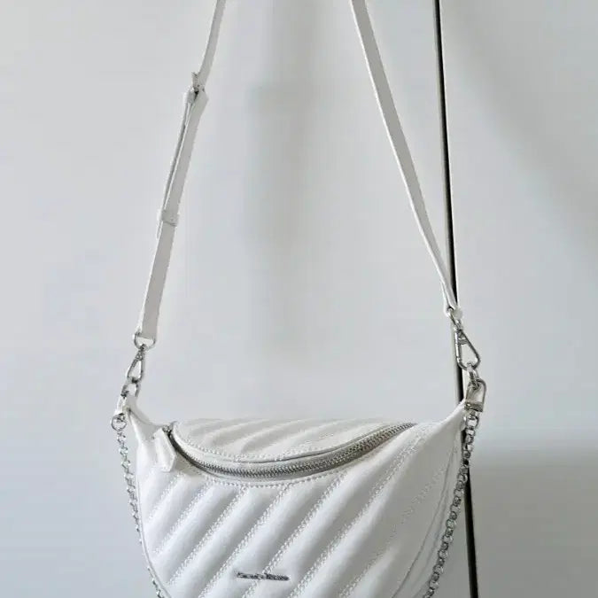 [BUNJANG] Samantha Thavasa White Quilted Chain Hip Bag / 사만사타바사 가죽. 화이트 퀼팅 체인 힙색//가방