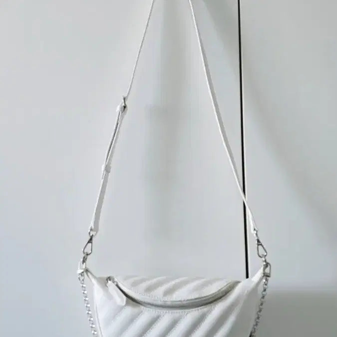 [BUNJANG] Samantha Thavasa White Quilted Chain Hip Bag / 사만사타바사 가죽. 화이트 퀼팅 체인 힙색//가방