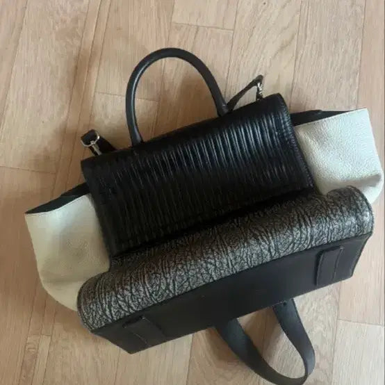 [BUNJANG] Loose &amp; Lounge Crossbody Bag / 루즈앤라운지 크로스백