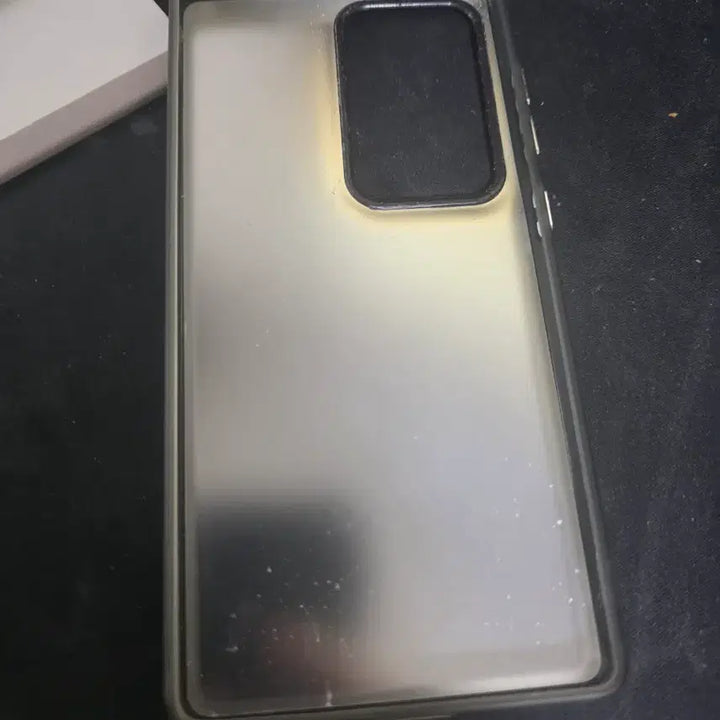 [BUNJANG] Samsung Galaxy S25 Ultra Compatible Manchester United Gold Emblem Case / 갤럭시S25울트라 호환 맨유 골드 앰블럼 굿즈 케이스 판매(사용감있음)