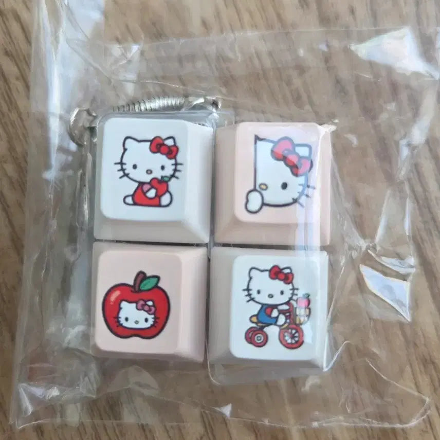 [BUNJANG] LED Hello Kitty Keycap Keychain / LED 헬로키티 키캡 키링 새상품