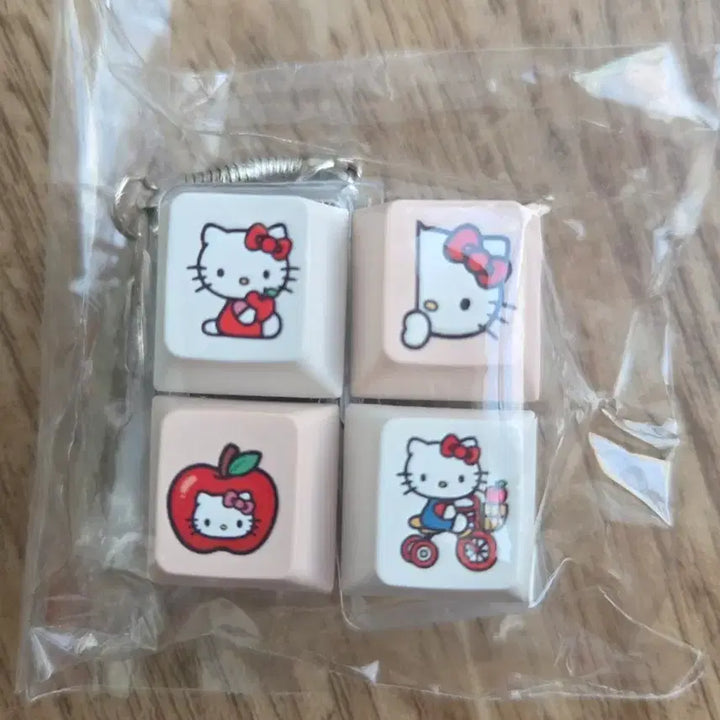 [BUNJANG] LED Hello Kitty Keycap Keychain / LED 헬로키티 키캡 키링 새상품