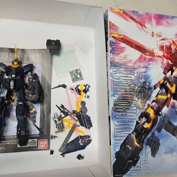 [BUNJANG] Bandai MG Unicorn Banshee Pure Assembly Full Set / mg 유니콘 밴시 순수 가조립품 풀세트