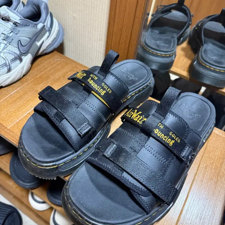 [BUNJANG] Dr. Martens Myles Milled Coated Leather Webbing Sandals Black / 닥터마틴 에이스 밀드 코티드 레더 웨빙 샌들 블랙