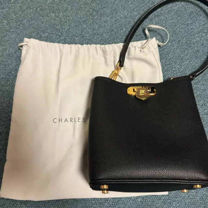[BUNJANG] Charles &amp; Keith Shoulder Bag / 찰스앤키스 가방