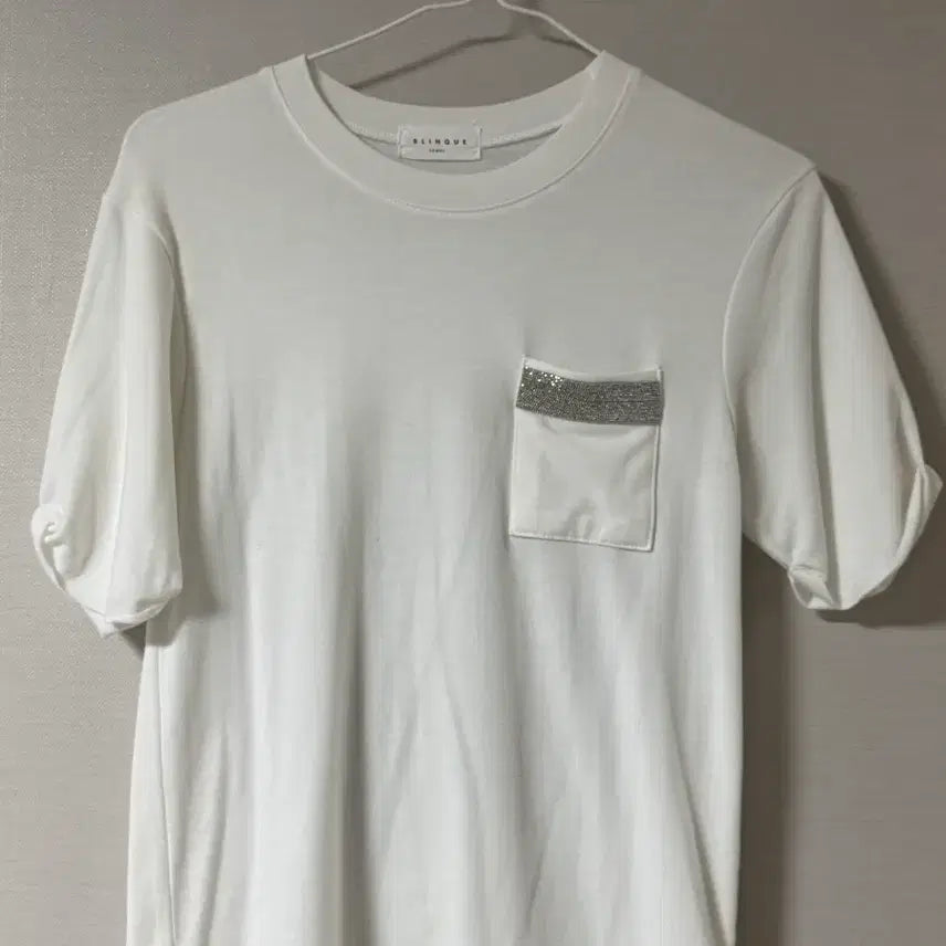 [BUNJANG] Blink Ivory Beaded Pocket Short Sleeve T-Shirt / 수입의류 블링크 아이보리 비즈 포켓 반팔티