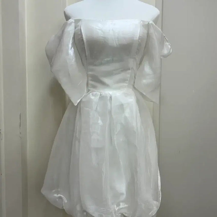 [BUNJANG] White Off-the-Shoulder Mini Dress / 화이트 오프숄더 미니 드레스, 원피스