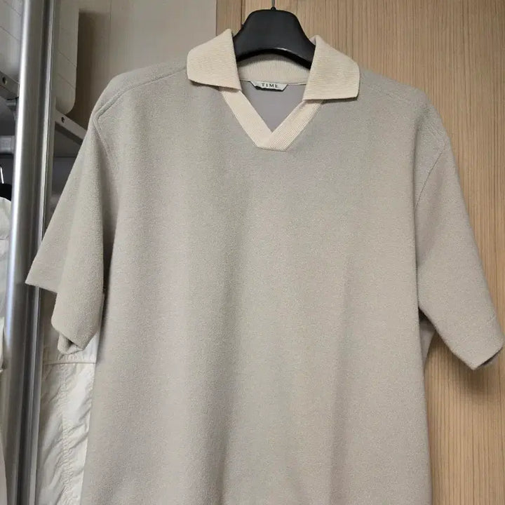 [BUNJANG] Time Homme Open Collar T-Shirt Semi Oversized Fit 100 / 타임옴므 오픈 카라 티셔츠 세미오버핏 100