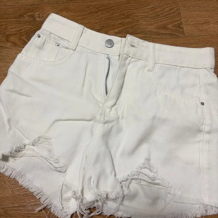 [BUNJANG] White Distressed Denim Shorts / 데미지 반바지 급처