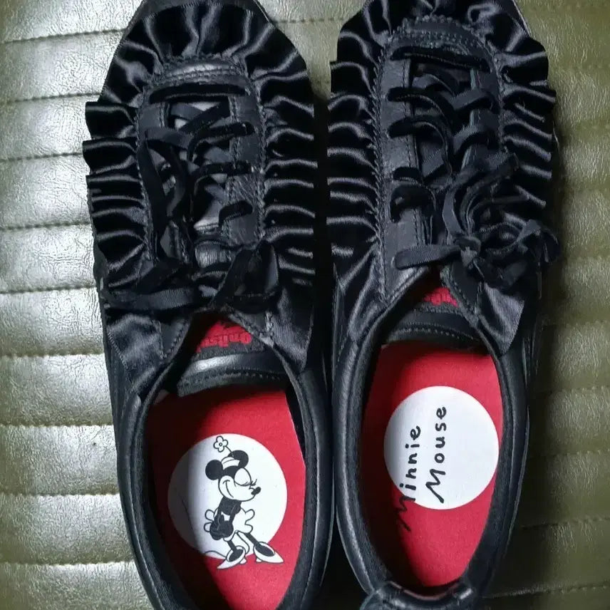 [BUNJANG] Onitsuka Tiger x Minnie Mouse Collaboration Sneakers with Frill Detail / 오니츠카타이거 블랙 미니마우스 운동화 프릴 장식