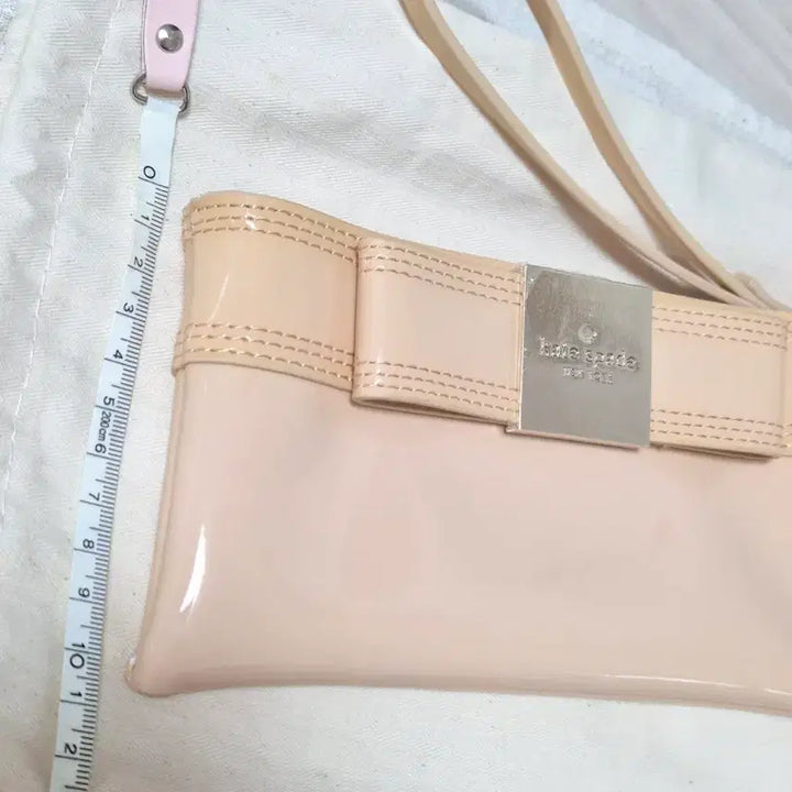 [BUNJANG] Kate Spade Beige Ribbon Clutch Bag / 케이트 스페이드 베이지 리본 클러치 백