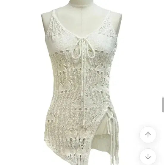 [BUNJANG] Romiia Eyelet Vintage Punching Damage Knit Bustier Sleeveless Top / 로미아 아일렛 빈티지 펀칭 데미지 니트 뷔스티에 슬리브리스 나시
