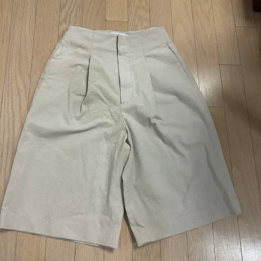 [BUNJANG] Moia Corduroy Half Pants Ivory / 모이아 코듀로이 하프팬츠 아이보리