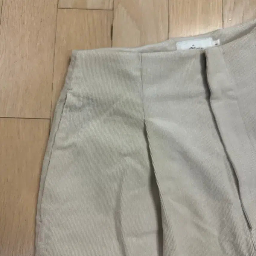 [BUNJANG] Moia Corduroy Half Pants Ivory / 모이아 코듀로이 하프팬츠 아이보리