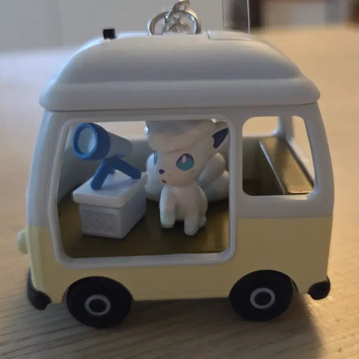 [BUNJANG] Lottea Pokemon Alolan Vulpix Camping Car Figure / 롯데리아 포켓몬 알로라 식스테일 캠핑카 피규어