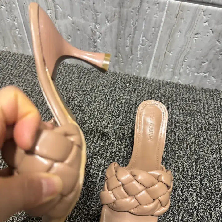 [BUNJANG] Beige Woven Mules Sandals Size 230 / 베이지위빙샌들230사이즈뮬