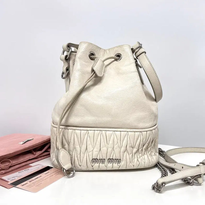 [BUNJANG] Miu Miu Matelassé Bucket Bag Ivory / 미우미우 마테라쎄 버킷백 아이보리 (5BE042)