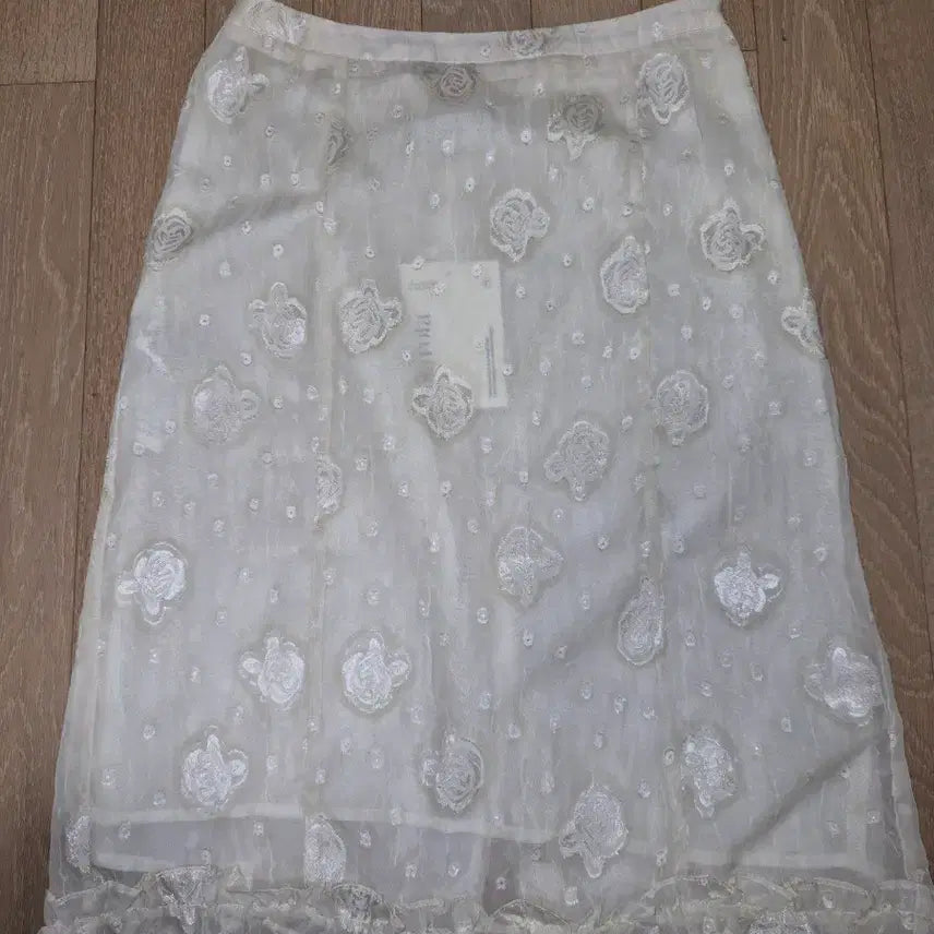 [BUNJANG] Rolleral roller Jang Wonyoung Skirt Ivory S / (택0 새상품)로라로라 장원영 스커트 S