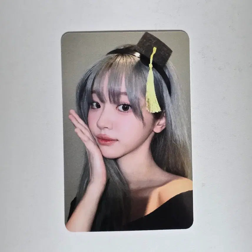 [BUNJANG] QWER CHODAN Musinsa Mini Record Mini Graduation Cap Photocard / QWER 무신사 미니레코드 미니학사모 포카 양도 쵸단