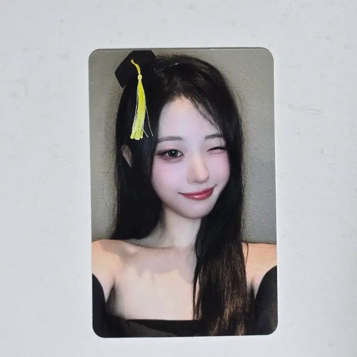 [BUNJANG] QWER Hina Musinsa Mini Record Mini Graduation Cap Photocard / QWER 무신사 미니레코드 미니학사모 포카 양도 히나