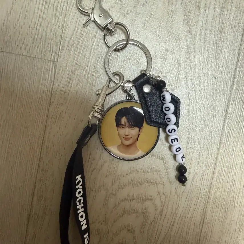 [BUNJANG] Byun Woo-seok Kyochon Keychain / 변우석 교촌 키링