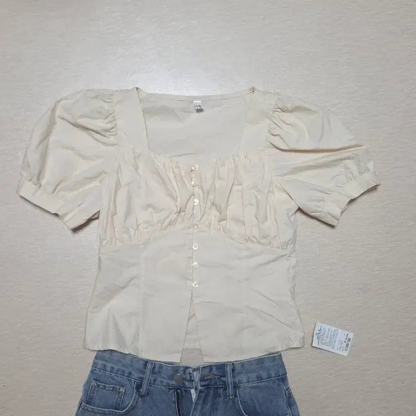 [BUNJANG] HAY Beige Square Neck Puff Blouse / 원가 3.4 새상품 텍있음!!) HAY 베이지 스퀘어넥 퍼프 블라우스 F