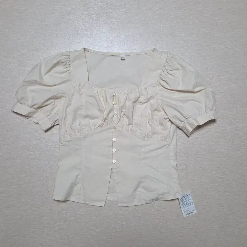 [BUNJANG] HAY Beige Square Neck Puff Blouse / 원가 3.4 새상품 텍있음!!) HAY 베이지 스퀘어넥 퍼프 블라우스 F