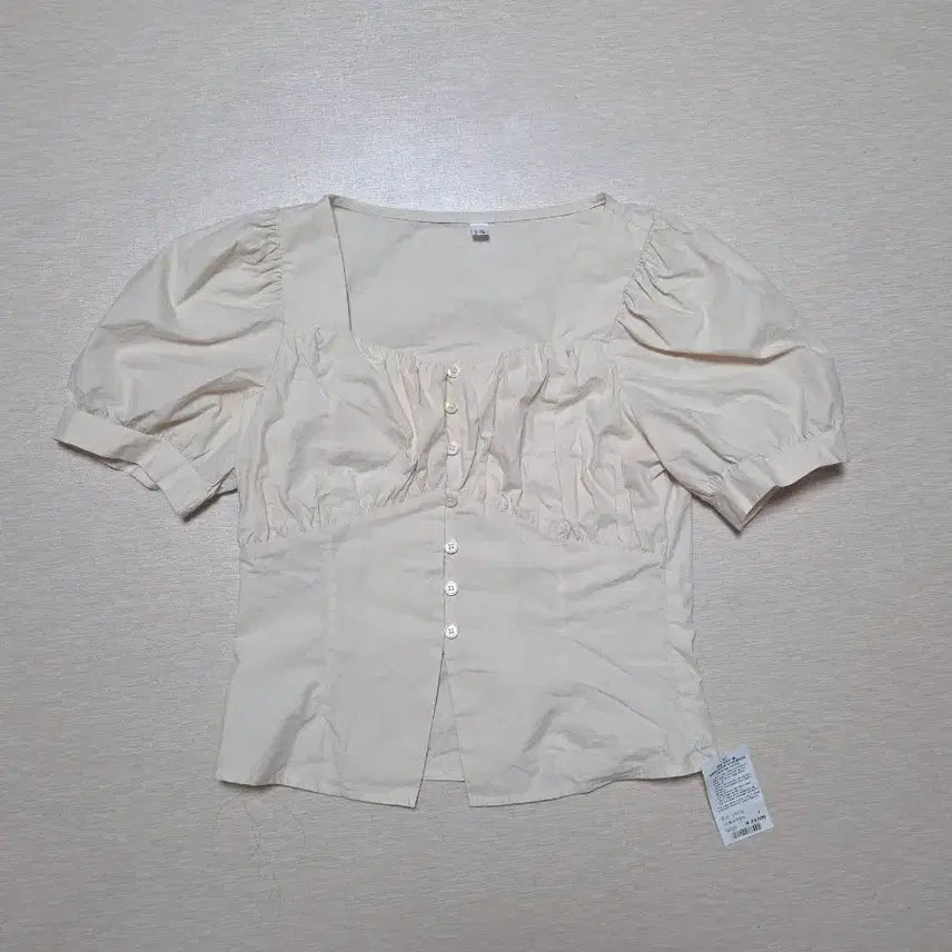 [BUNJANG] HAY Beige Square Neck Puff Blouse / 원가 3.4 새상품 텍있음!!) HAY 베이지 스퀘어넥 퍼프 블라우스 F