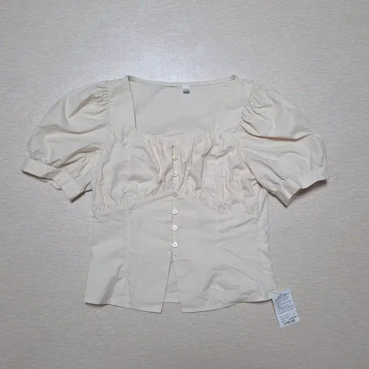[BUNJANG] HAY Beige Square Neck Puff Blouse / 원가 3.4 새상품 텍있음!!) HAY 베이지 스퀘어넥 퍼프 블라우스 F