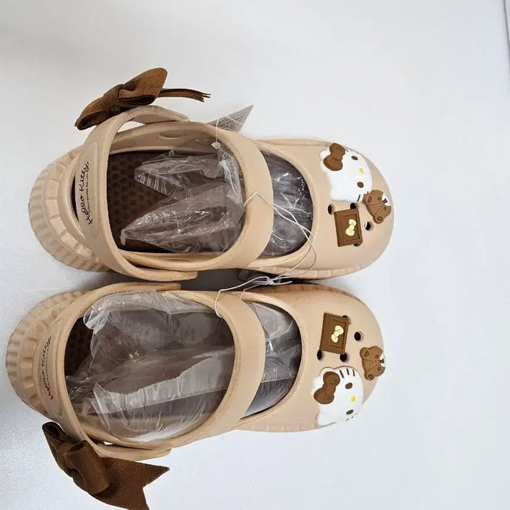 [BUNJANG] Sanrio Hello Kitty Sandals / 산리오 키티 샌들 슬리퍼 신발 새거 팔아요