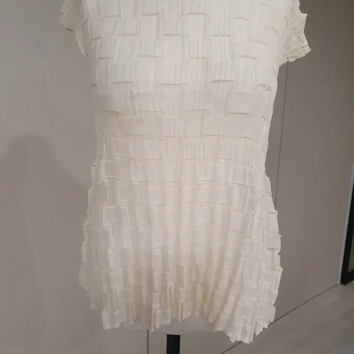 [BUNJANG] Ivory Pleated Short-Sleeve Blouse / 아이보리 플리츠 반팔 블라우스