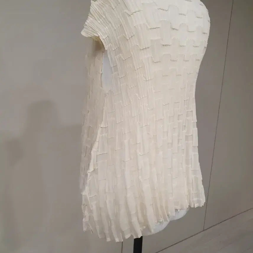 [BUNJANG] Ivory Pleated Short-Sleeve Blouse / 아이보리 플리츠 반팔 블라우스