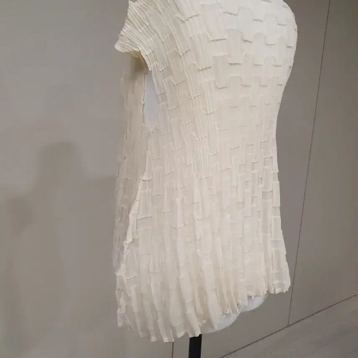 [BUNJANG] Ivory Pleated Short-Sleeve Blouse / 아이보리 플리츠 반팔 블라우스