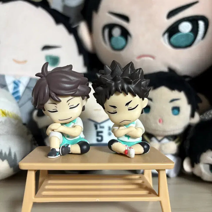 [BUNJANG] Haikyuu!! Oikawa &amp; Iwaizumi Shoulder Tap Gacha Figure Set / 하이큐 오이카와 이와이즈미 어깨쿵 가챠