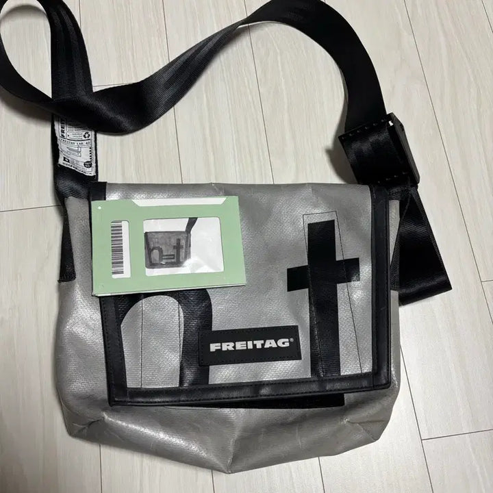 [SOLD OUT] 프라이탁 메신저백 실버 FREITAG