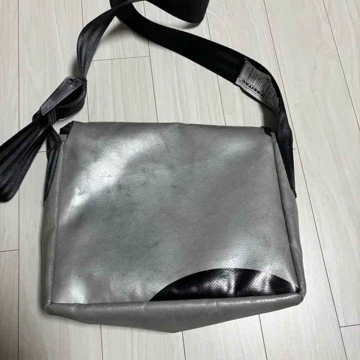 [SOLD OUT] 프라이탁 메신저백 실버 FREITAG