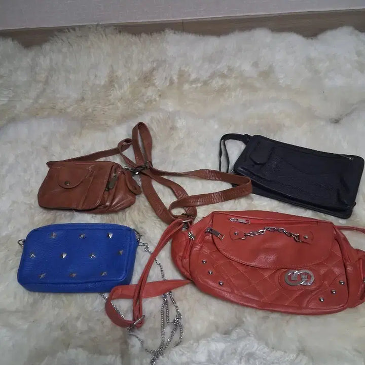 [BUNJANG] Mini Crossbody Bag Collection (Blue, Brown, Red, Black) / 미니 크로스백 가방 모음 (블루/브라운/레드/블랙) 개당 4천 4개 1만