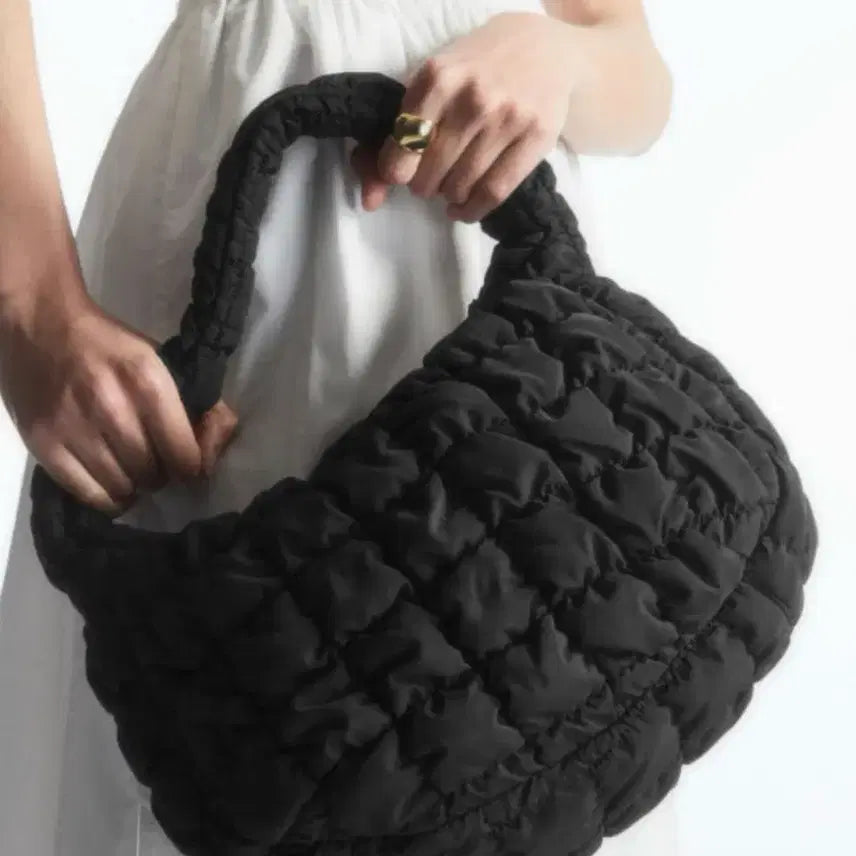 [BUNJANG] COS Quilted Mini Shoulder Bag Black / 제니백 COS 코스 퀼팅 미니 숄더백 블랙