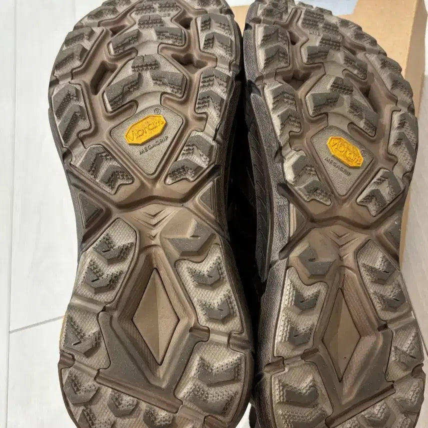 [BUNJANG] Hoka Satisfaction Collaboration Mafate Speed Lite Runner 285 / [285] 호카 새티스파이 마파테 스피드 라이트러버