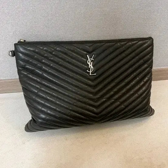 [BUNJANG] Saint Laurent Black Leather Clutch Bag / 생로랑 블랙 레더 클러치 백