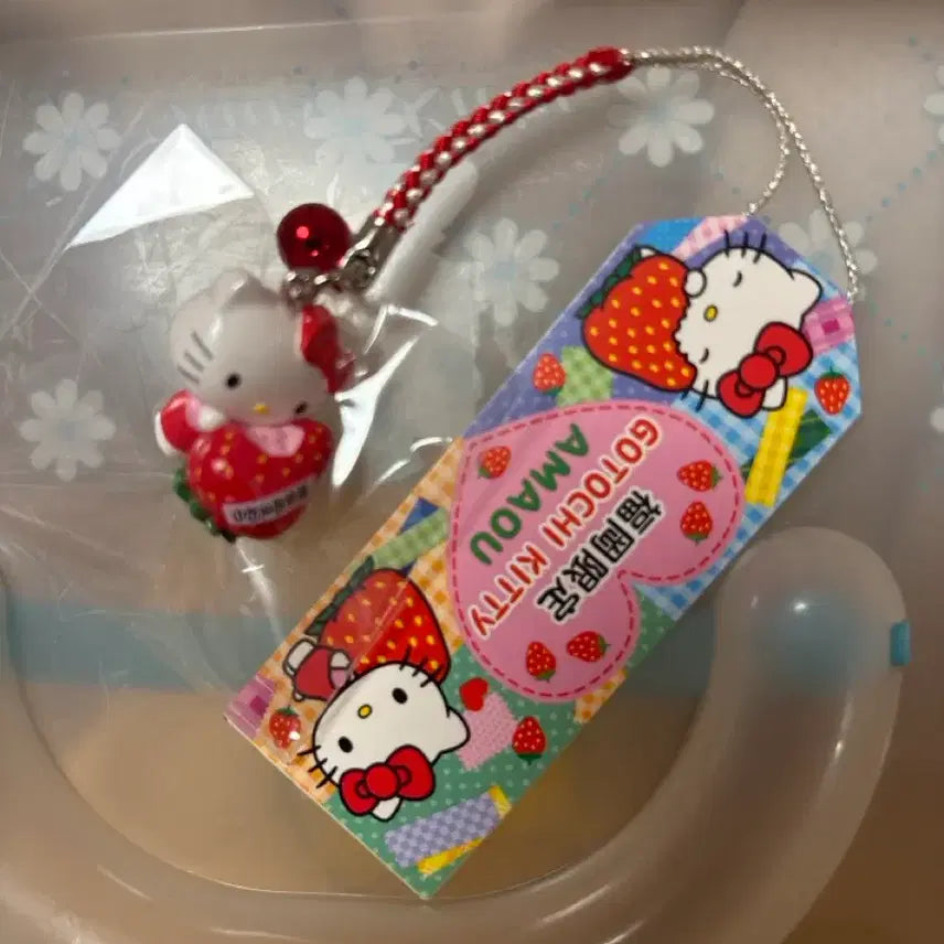 [BUNJANG] Classic Strawberry Strap Charm / 고전키티 딸기 스트랩