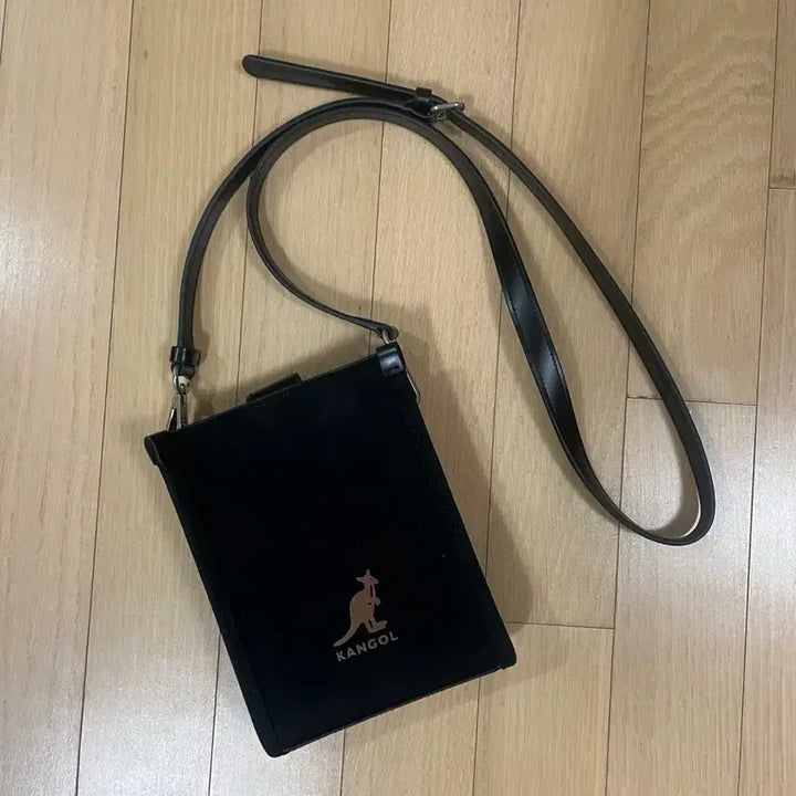 [BUNJANG] Kangol Black Mini Crossbody Bag / 캉골 블랙 미니 크로스백
