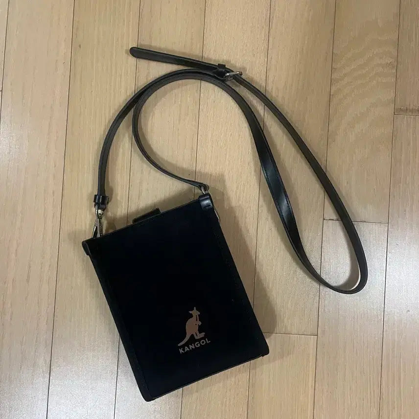 [BUNJANG] Kangol Black Mini Crossbody Bag / 캉골 블랙 미니 크로스백