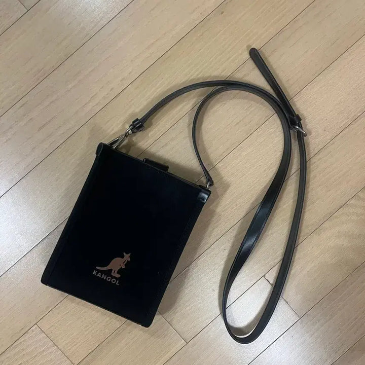 [BUNJANG] Kangol Black Mini Crossbody Bag / 캉골 블랙 미니 크로스백