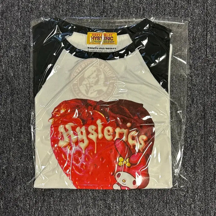 [BUNJANG] Hysteric Glamour x Sanrio Strawberry Collaboration Short Sleeve T-Shirt (White/Black) / [OS] 히스테릭 글래머 x 산리오 스트러베리 반팔 화이트 블랙