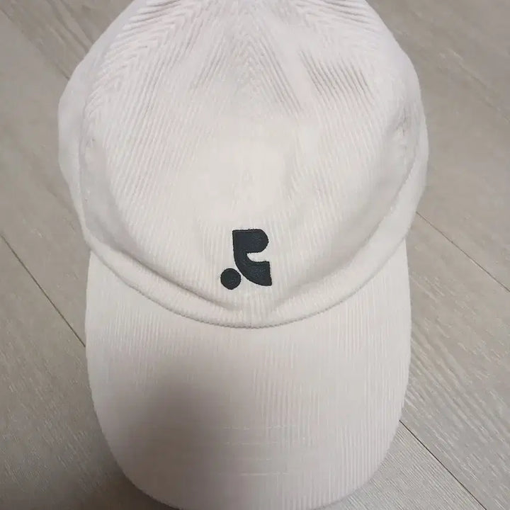 [BUNJANG] Rest and Recreation Corduroy Ball Cap / 레스트앤레크레이션 코듀로이 볼캡