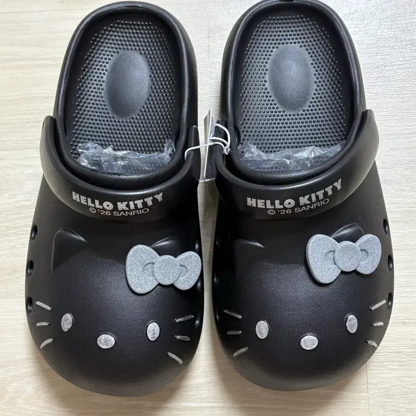 [BUNJANG] Sanrio Hello Kitty Black Clogs Sandals Slippers 260 New / 산리오 헬로키티 블랙 클로그 크록스 샌들 슬리퍼 260 새상품